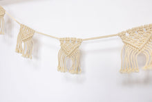 Load image into Gallery viewer, petitie macrame bunting