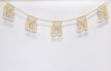 Load image into Gallery viewer, petitie macrame bunting