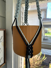 Load image into Gallery viewer, 2 toned and 2 cute plant hangers
