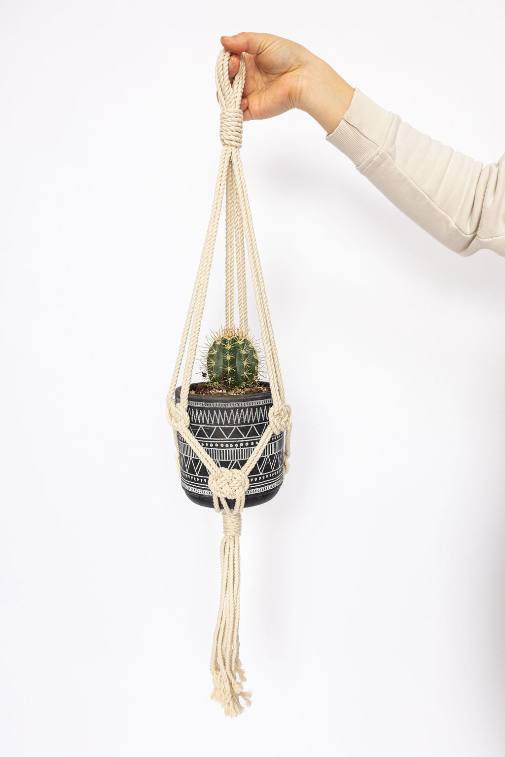 plant hanger macrame knots Josephine macrame plant hanger
