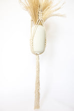 Load image into Gallery viewer, Chunky modern macrame plant hanger

